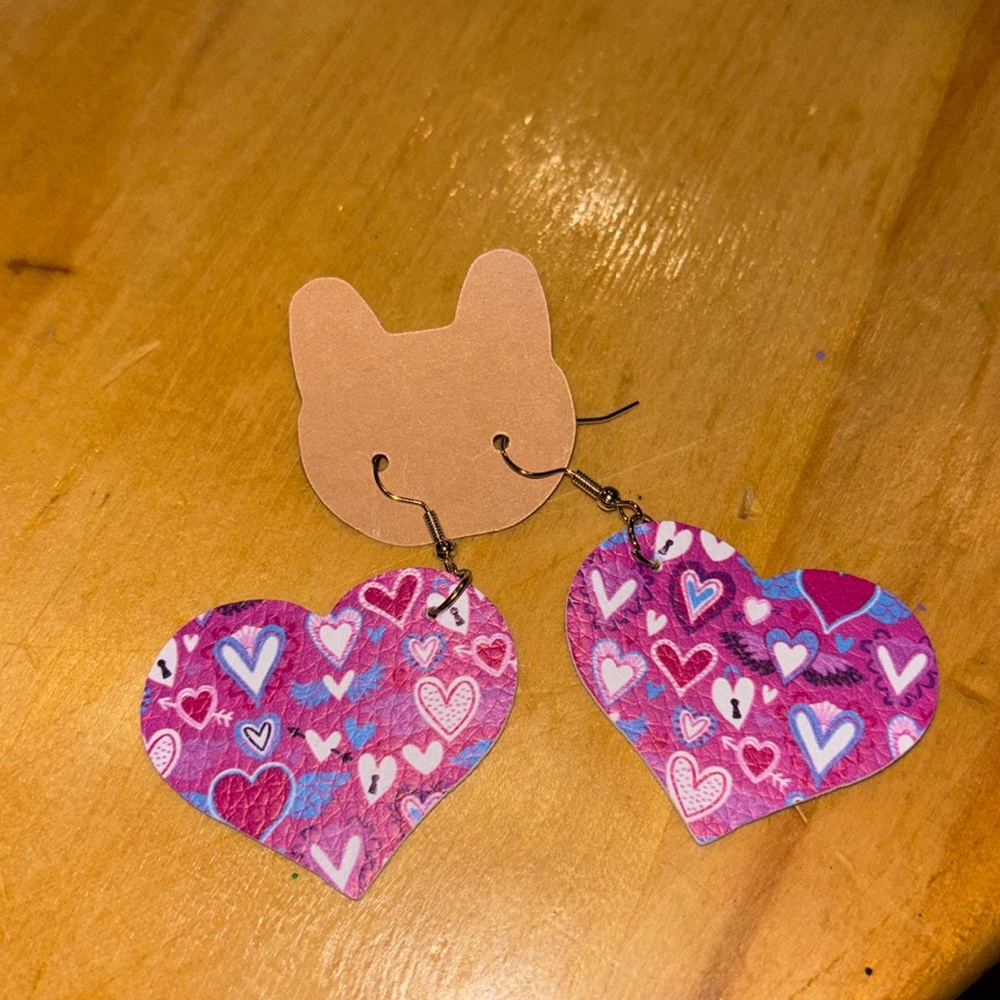 Valentine’s Day boutique dangle drop lightweight women’s earrings -Brand new!